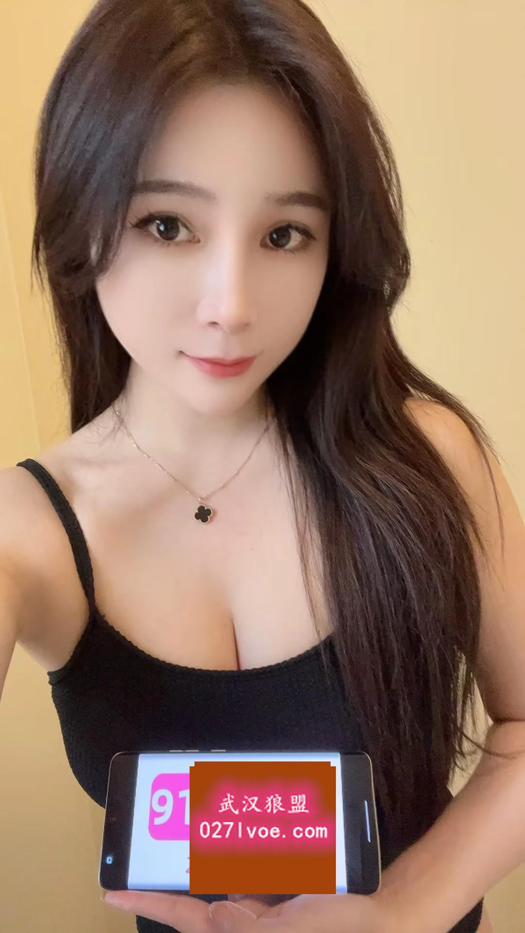 舌吻颜值馨怡生活照(2)