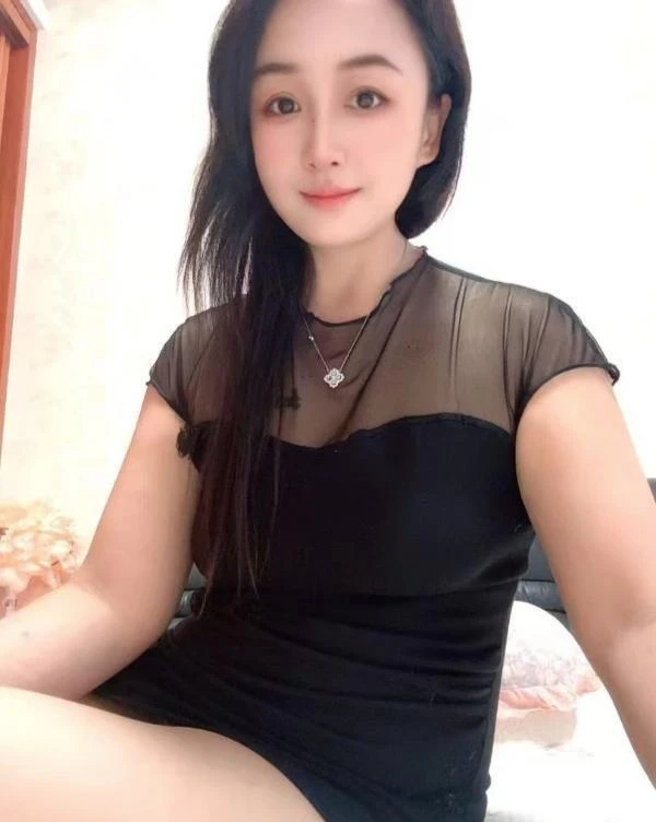 少妇佳佳生活照(2)