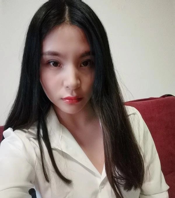 娇小女人