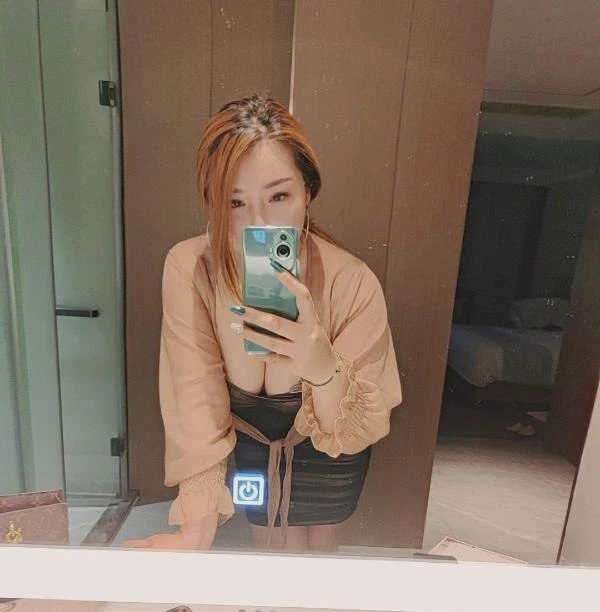 大奶妞妞生活照(2)
