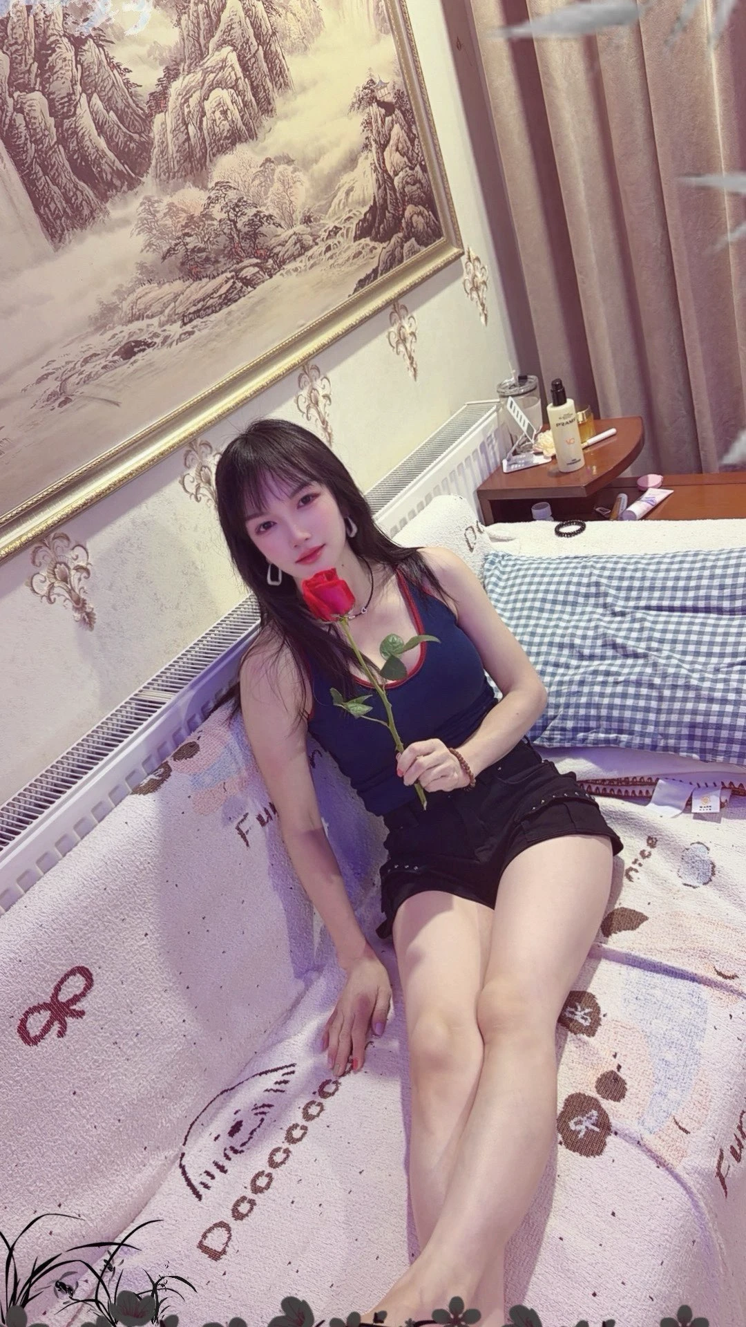 金金莞服女王生活照(1)