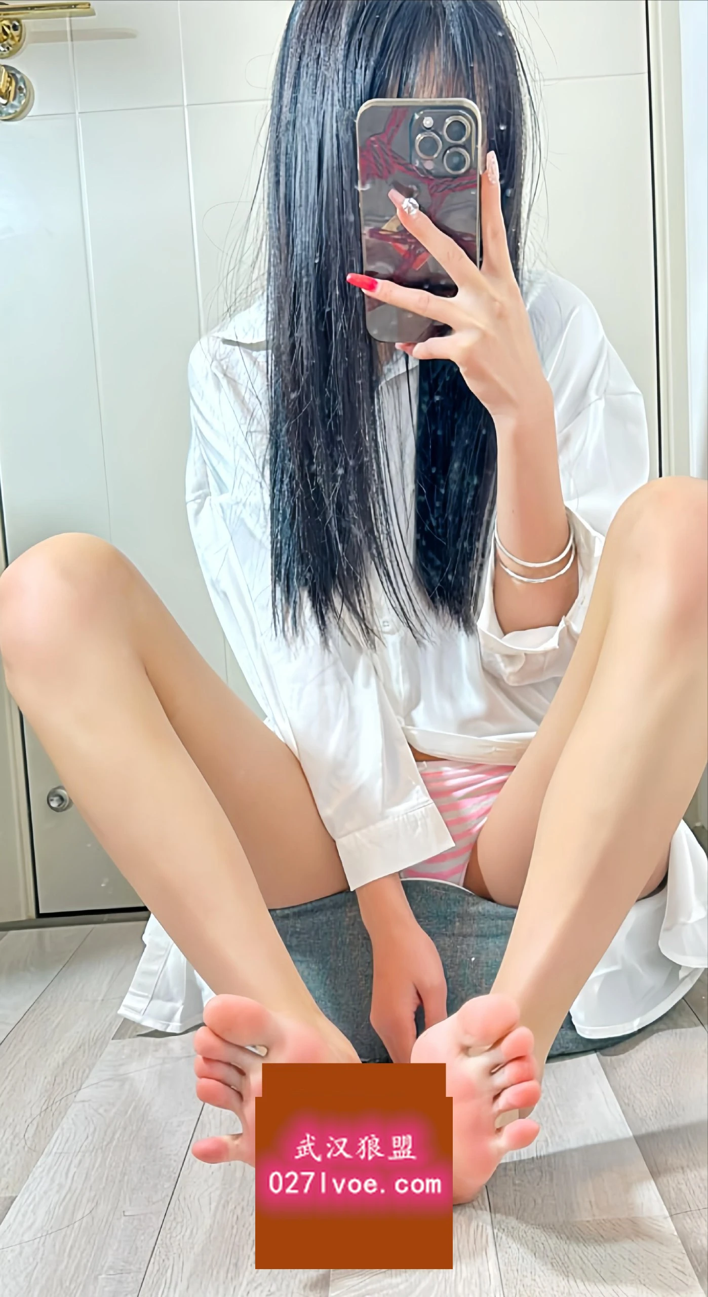兼职老师敏感能潮喷生活照(1)