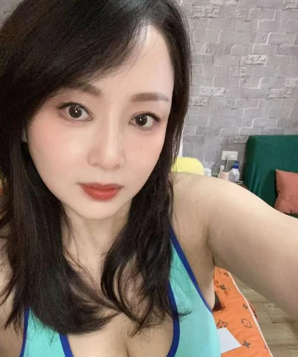 熟女气质御姐莨子