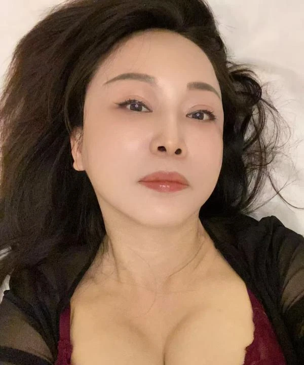 熟女气质御姐莨子生活照(2)