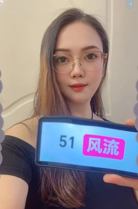 深喉姐生活照(2)